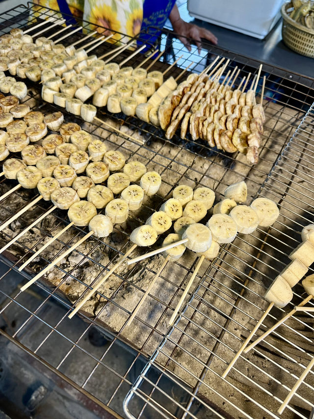 หาของกินที่ ตลาดท่านา นครชัยศรี 