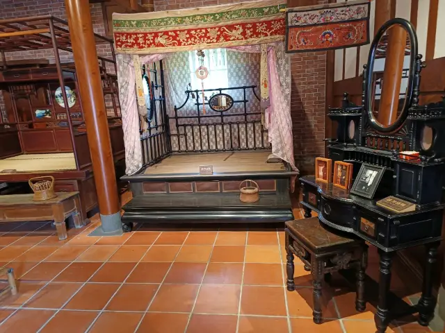 成美公堂,走入百年古厝的生活記憶。