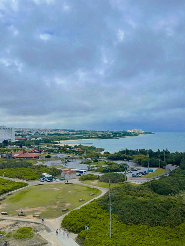 《沖繩海景推薦》登上殘波岬燈塔，眺望無敵蔚藍海景！