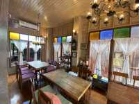 เลอกองเก่า cafe’ de phraeris คาเฟ่ในตึกเก่า