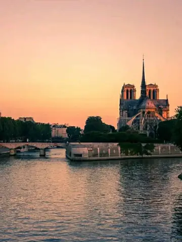 Seine River Cruise – Paris from the Water