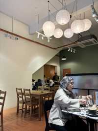 🍽 "Hidden Gem Near the Runway: JOMO Eatery Shines!" 🍰