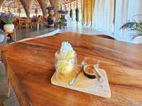 Cafe' De La Mon โดดเด่นด้วยการตกแต่งสไตล์มอญ