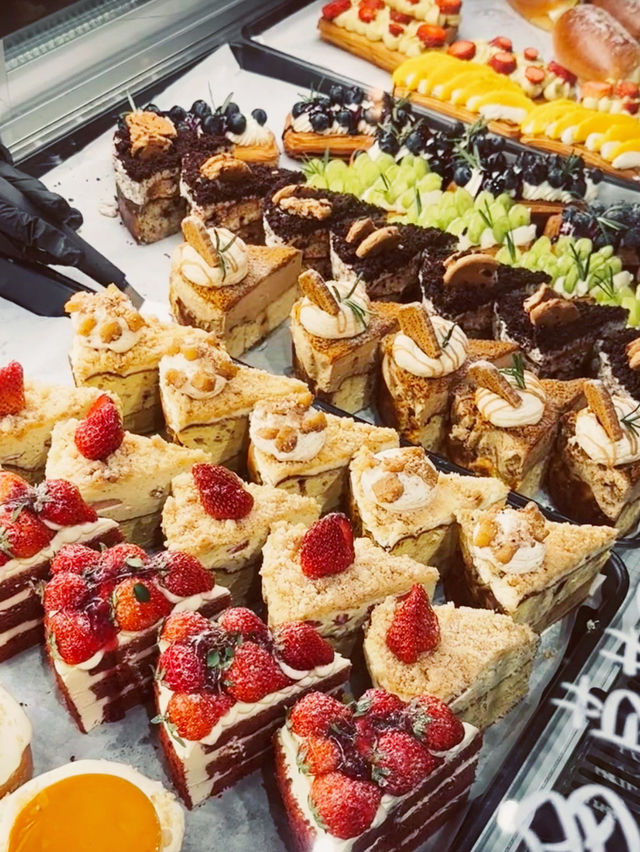 PAIN EN L’AIR: When Bread Takes Flight in Beijing 🥐✨