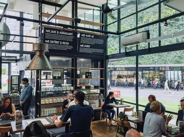 A Memorable Sip & Bite in Singapore