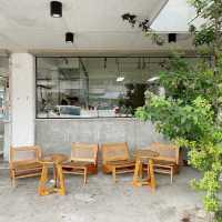 A Bold Blend of Flavor and Atmosphere