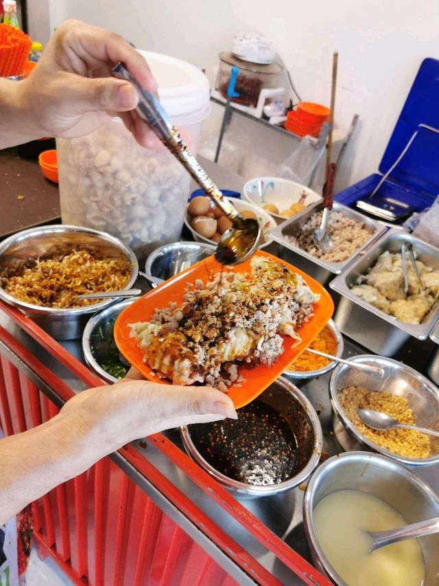 ก๋วยเตี๋ยวต้มยำกากหมู สาขาโชคชัย4