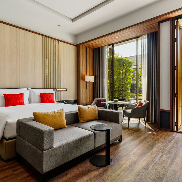 A Luxurious Escape in a Serene Oasis