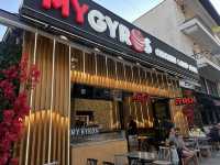 【My Gyros｜メテオラ観光の途中に◎！地元で人気のギロス専門店】
