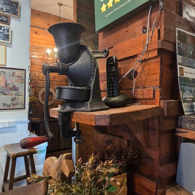 A Cozy Escape at October Coffee House – A Sweet Holiday Memory