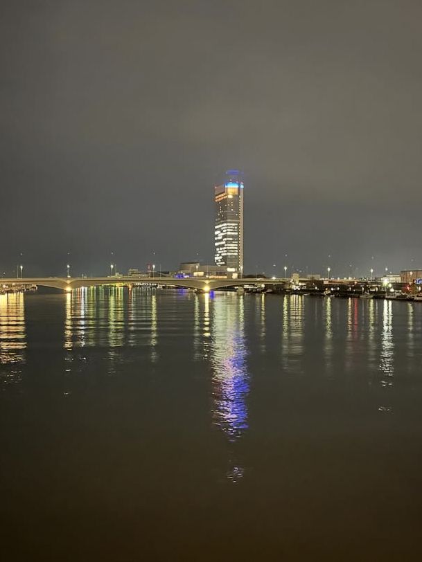 歴史と風格が交差する萬代橋。信濃川に架かる美しき石のアーチ🌉 