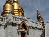 วัดตรีทศเทพวรวิหาร วัดสงบกลางเมือง