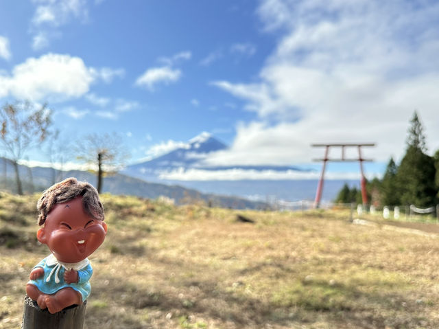 富士山。天空鳥居。楓葉