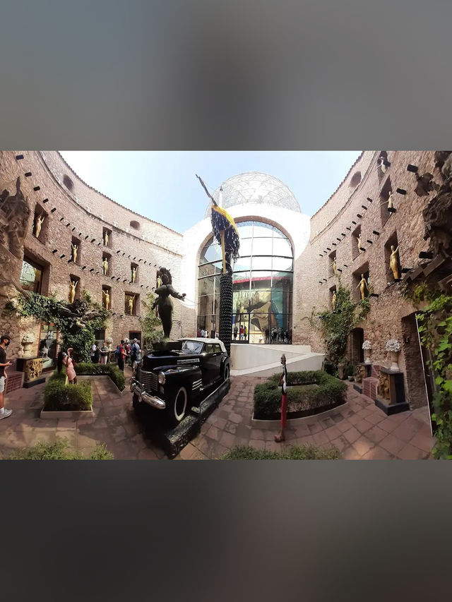 【夢と狂気のアート空間】ダリ劇場美術館で非現実を旅する体験✨ 