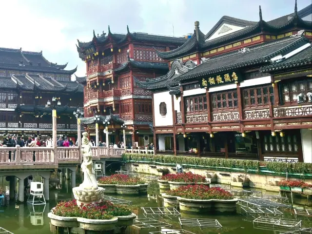 The Time-honored Huxingting Teahouse