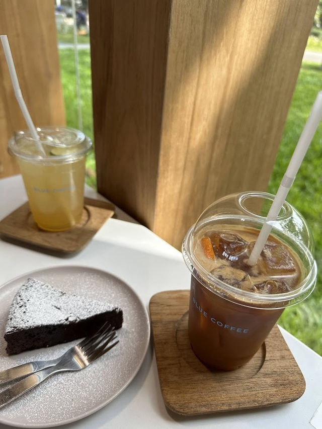 คาเฟ่ในรั้วมช. •Blue coffee at Agriculture CMU•