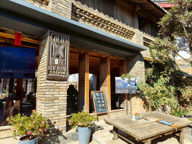 Olu house cafe เมืองไป่ซา ลี่เจียง