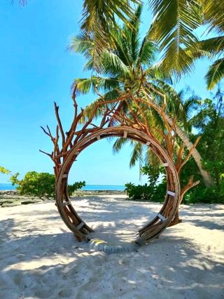 Tiny Paradise: Guyam Island