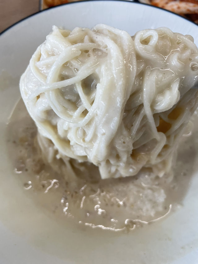 국물 한 숟갈에 마음이 놓이는 곳, 신창동 바칼칼국수 