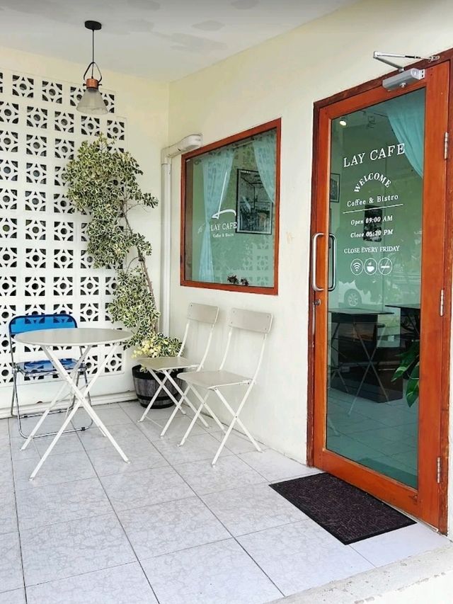 Lay Cafe Phuket คาเฟ่ริมหาดสุดชิลล์ชมวิวพระอาทิตย์