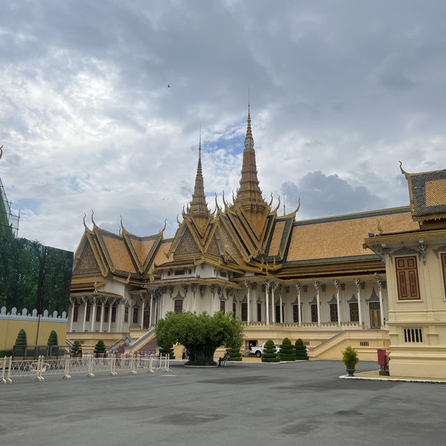 📍Unveiling Cambodia’s Regal Jewel: The Royal Palace in Phnom Penh 👑🇰🇭
