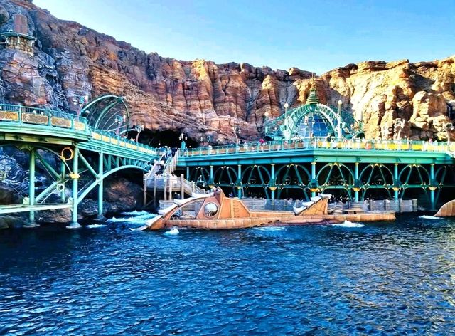 Uncover Wonders at Mysterious Island!