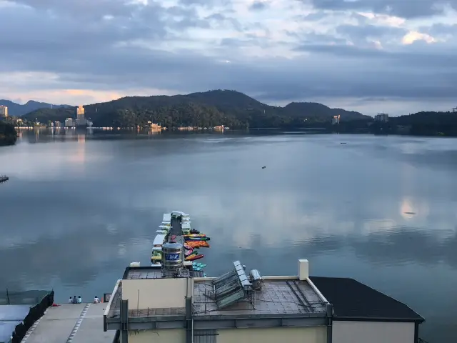 ⛴️ 日月潭伊達邵碼頭｜船來人往的湖畔熱鬧原鄉 