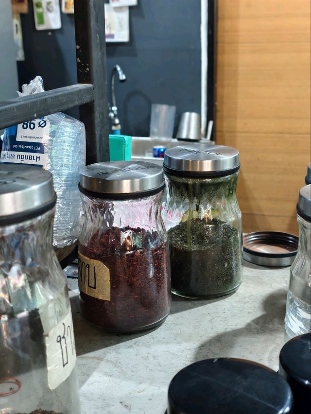 ร้านคาเฟ่ผสมความวินเทจ ณ นายปลาวาฬ (W52) คาเฟ่
