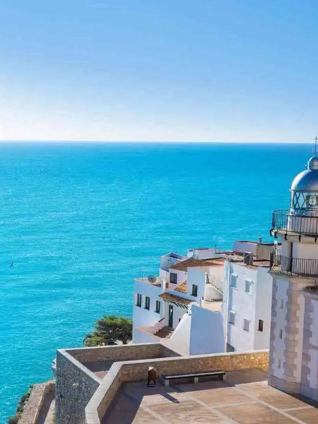 🇪🇸 Peñíscola — Spain’s Secret White Cliffside Town You’ll Instantly Fall in Love With 💙