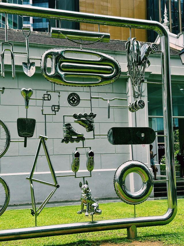 Art in Motion – A Glimpse of Singapore’s Soul at Raffles Place 🎨🏙️