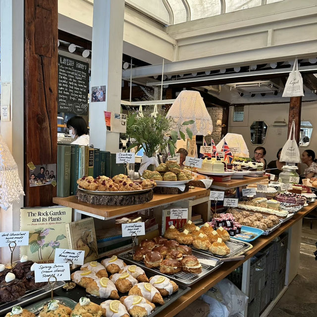 A Vintage Dream of Cream & Crumble – My Visit to Cafe Layered, Seoul