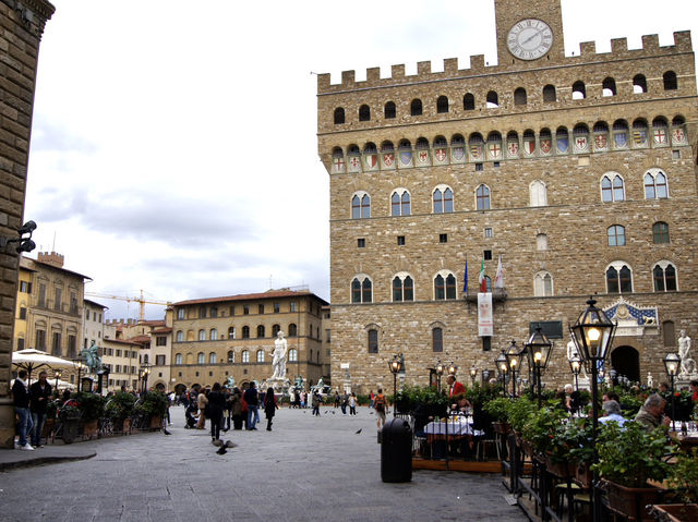 🌟 Loggia dei Lanzi – An Open-Air Gallery That Took My Breath Away