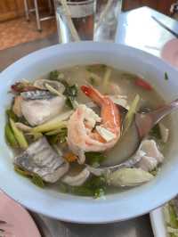 ป้อมกินแล้วรวย – ซีฟู้ดพื้นบ้านสดใหม่ ที่บางพระ