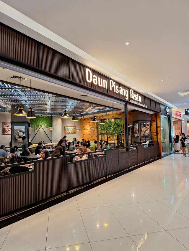 Banana Leaves, Big Flavors, Batam’s Culinary Icon