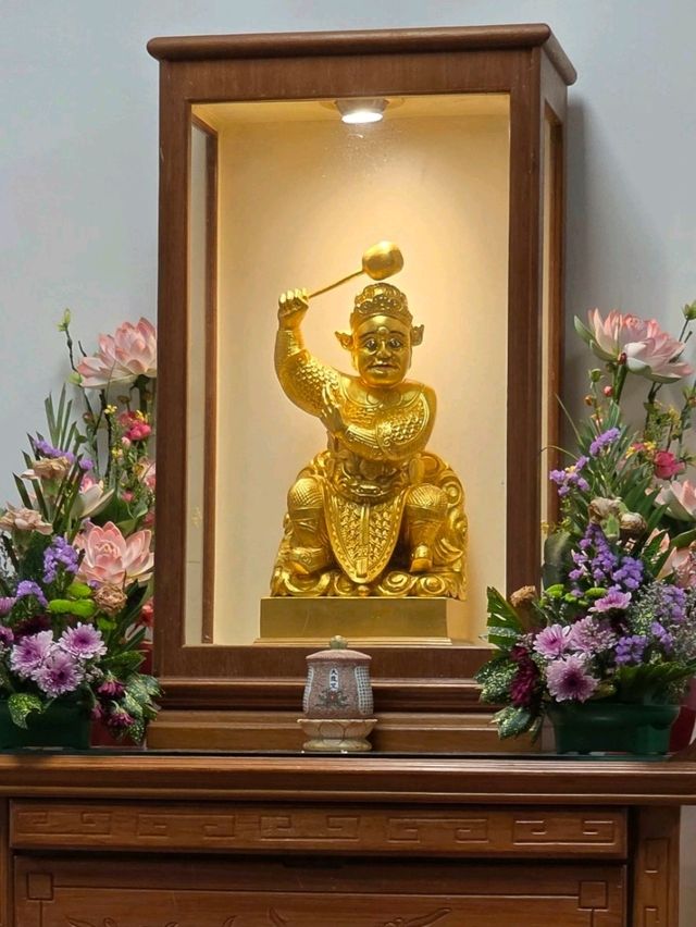 Mindful Meals, Warm Hearts : The Hall of Five Contemplation