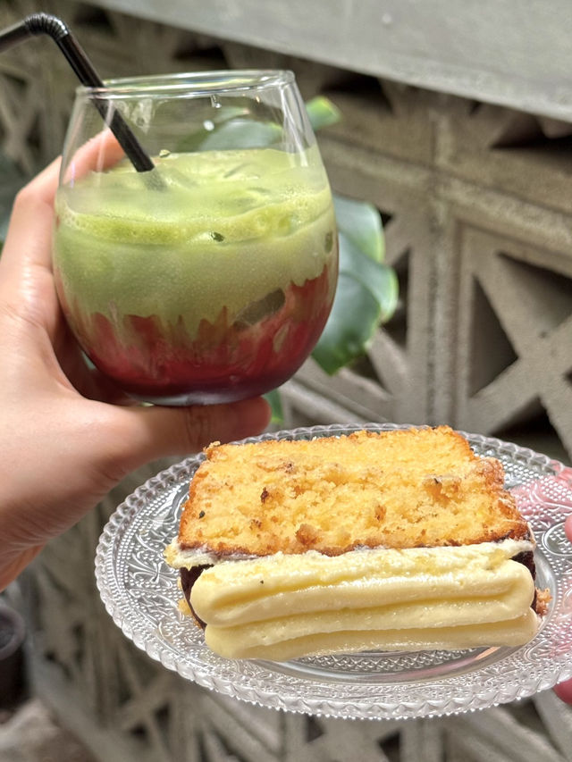 Rustic Vibes, Indoor Trees, and Cat Company: Grind.jb Café in Taman Sentosa