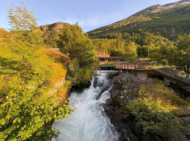 挪威 | Fossevandring Geiranger 擁有絕佳視野的峽灣瀑布