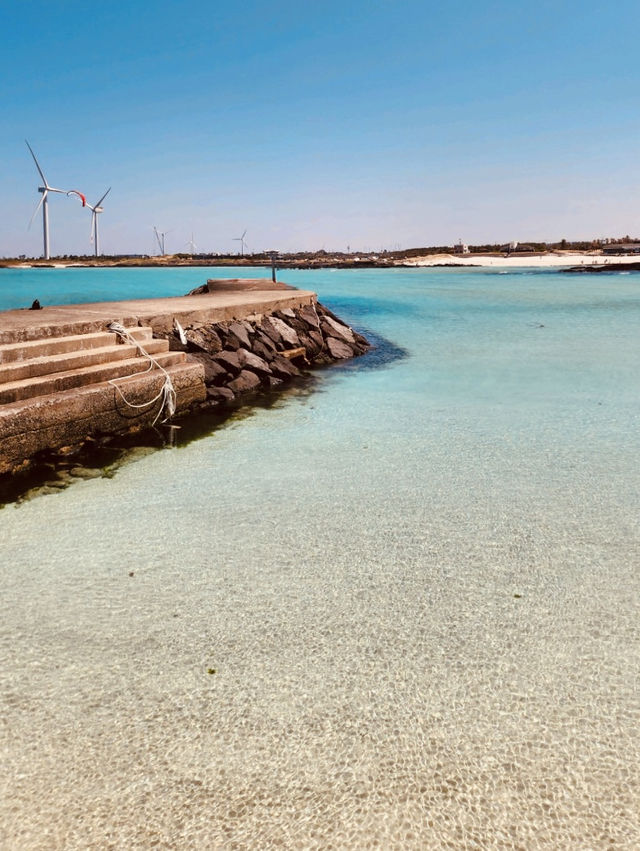 A Lively Hub for Relaxation and Beachside Charm