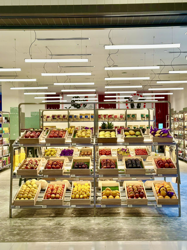 🛍️ Understated Luxury at Shoppes at Four Seasons Place