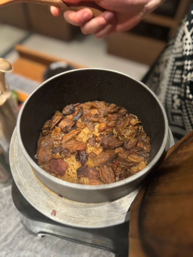 一家以雲南本土野生菌為主打嘅特色火鍋店 一家以雲南本土野生菌為主打嘅特色火鍋店