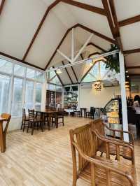 Mali Cafe จันทบุรี คาเฟ่ริมน้ำบรรยากาศอบอุ่น 