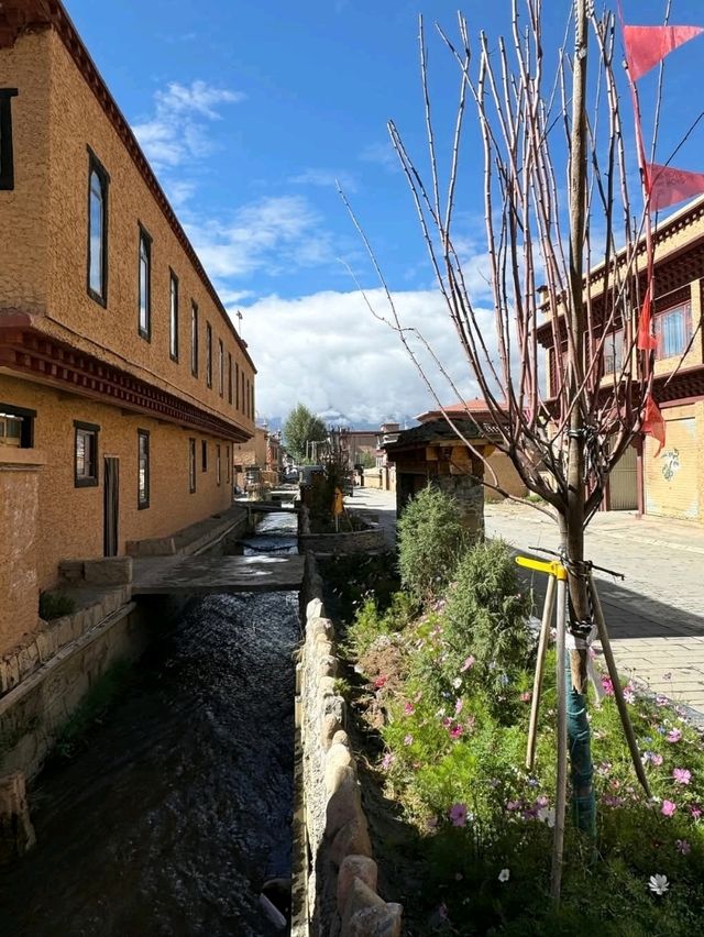 Discovering Letong Ancient Town and Qianhu Tibetan Village Discovering Letong Ancient Town and Qianhu Tibetan Village
