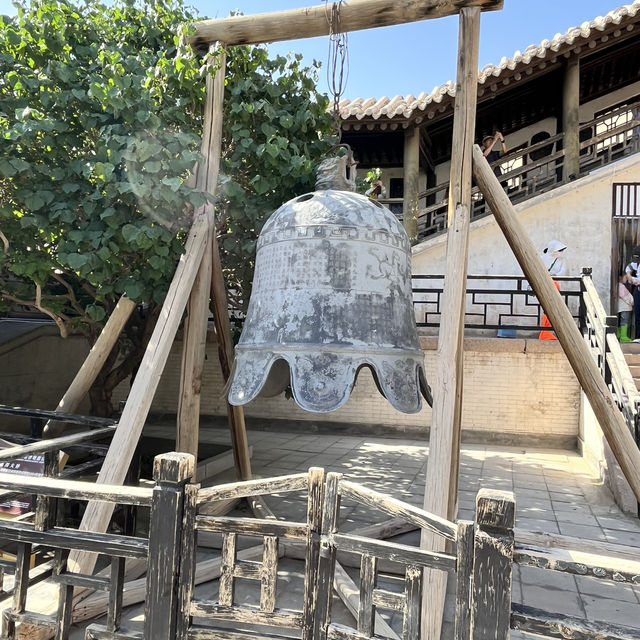 🌙 Where the Desert Holds the Moon — Crescent Lake in Dunhuang