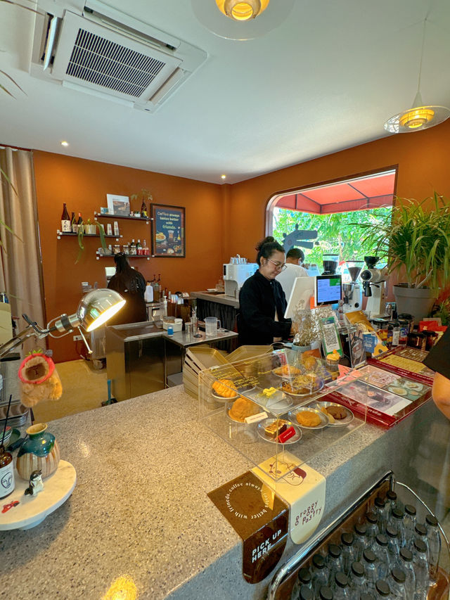 Groggy and Friends คาเฟ่ vibe ดีสุดๆ 🍷 Groggy and Friends คาเฟ่ vibe ดีสุดๆ 🍷