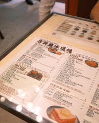旺角老字號鴻運冰廳餅店 | 港式沙嗲牛肉拌面+經典行運花生醬西多士必試!
