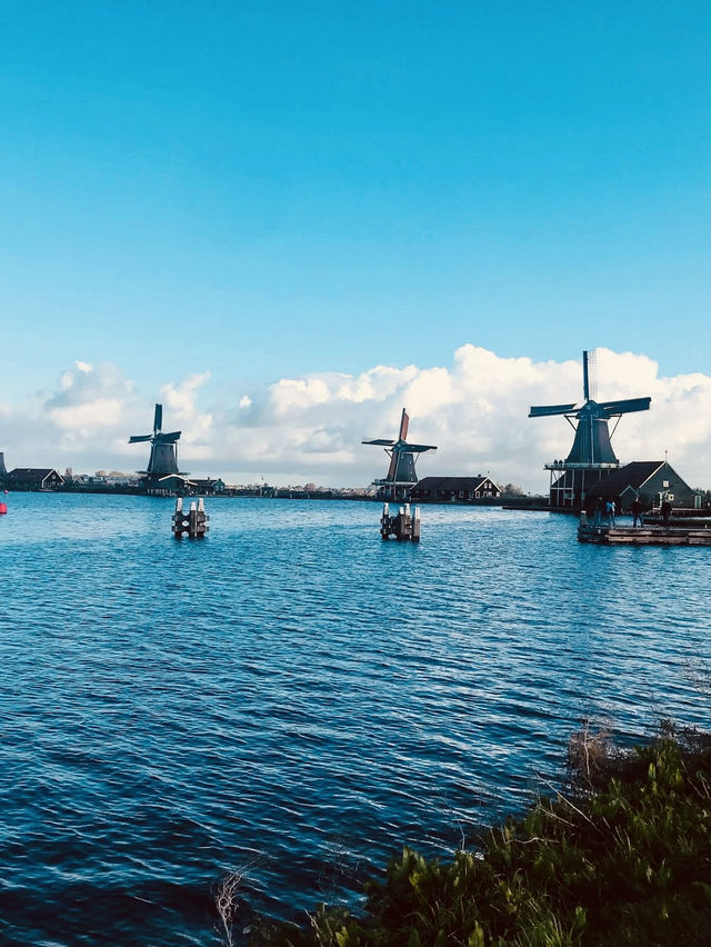 A Windmill Wonderland: My Solo Day Trip to Zaanse Schans 