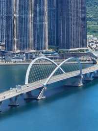 A Bridge of Two Rhythms: The Pedestrian's Promenade on the Cross Bay Link