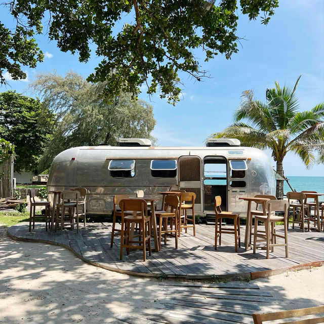 SHE SAILS CAFE & BEACH CLUB