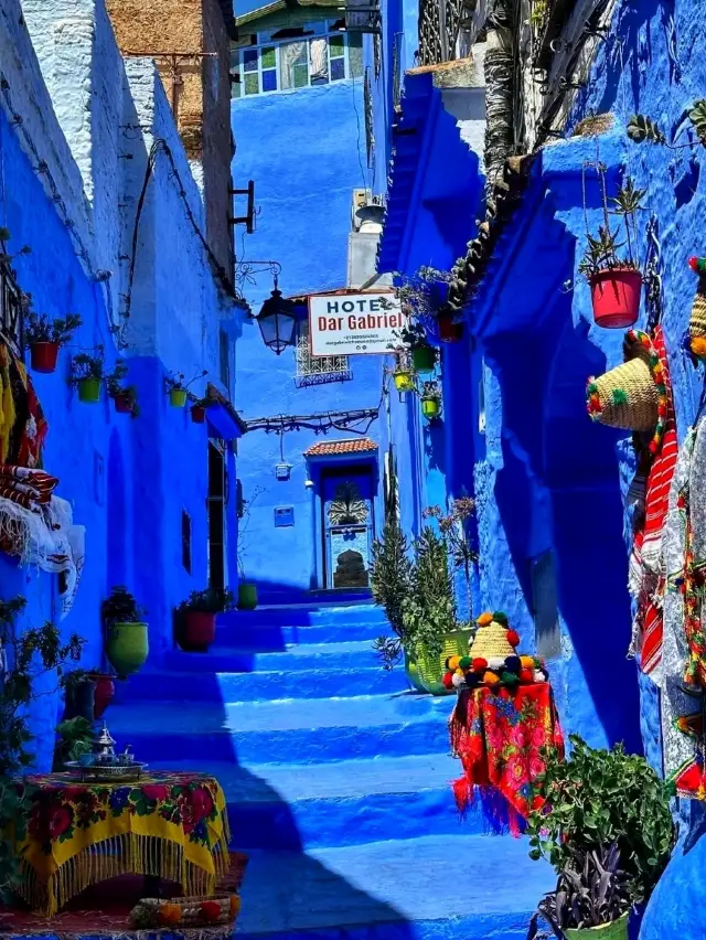 Wandering the Blue Alleys – The Magic of Chefchaouen 💙