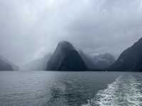 紐西蘭旅遊景點—世界盡頭的奇蹟 — 米佛峽灣 Milford Sound 🌊⛰️🌧️